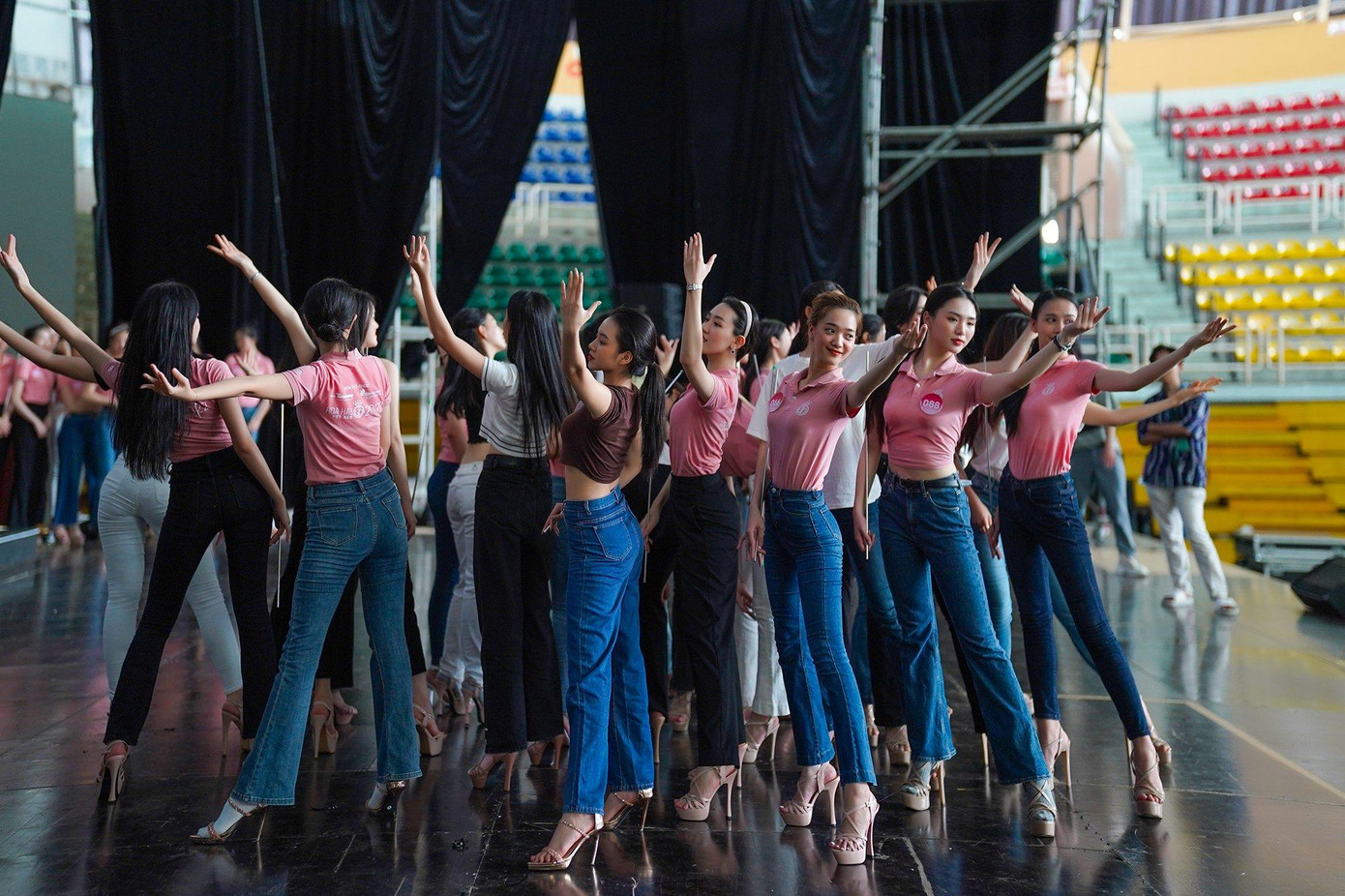 So với những buổi tập đầu, các thí sinh dần thay đổi nhiều cả về vũ đạo, phong thái và bản lĩnh sân khấu.