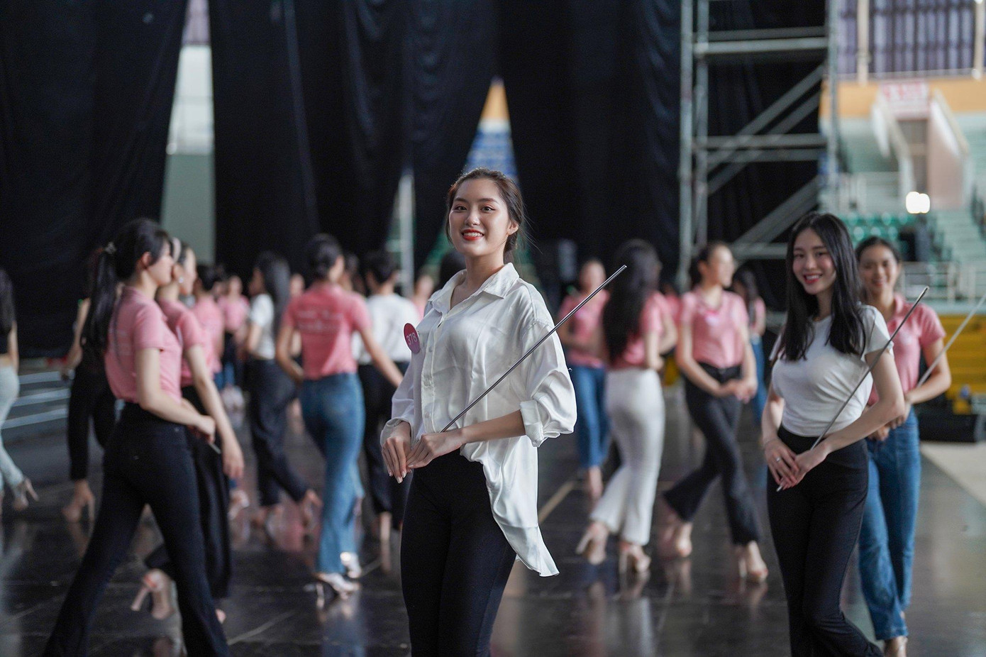 Tại vòng chung khảo, thí sinh trình diễn các loại trang phục gồm trang, đầm cocktail... Thí sinh còn tích cực tập luyện biểu diễn với hoa sen, thể hiện hình ảnh người phụ nữ truyền thống của Việt Nam.