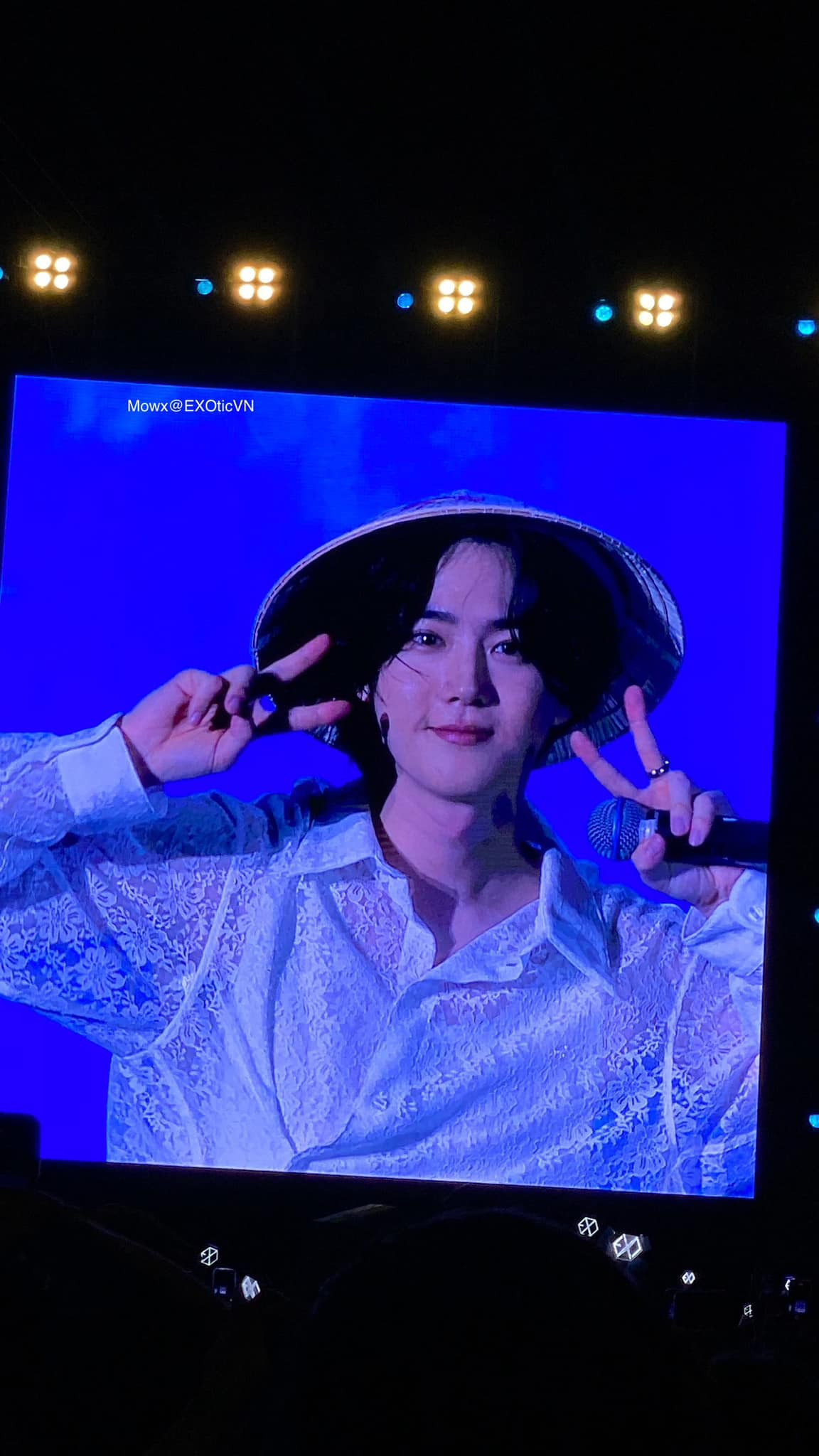 Khoảnh khắc thả tim, tương tác và bày tỏ tình cảm với fan Việt của Xiumin và Suho được người hâm mộ chia sẻ nhiều trên mạng xã hội. Khoảnh khắc thả tim, tương tác và bày tỏ tình cảm với fan Việt của Xiumin và Suho được người hâm mộ chia sẻ nhiều trên mạng xã hội.