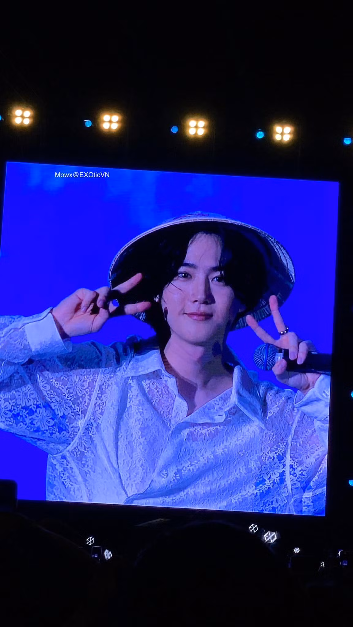 Khoảnh khắc thả tim, tương tác và bày tỏ tình cảm với fan Việt của Xiumin và Suho được người hâm mộ chia sẻ nhiều trên mạng xã hội.