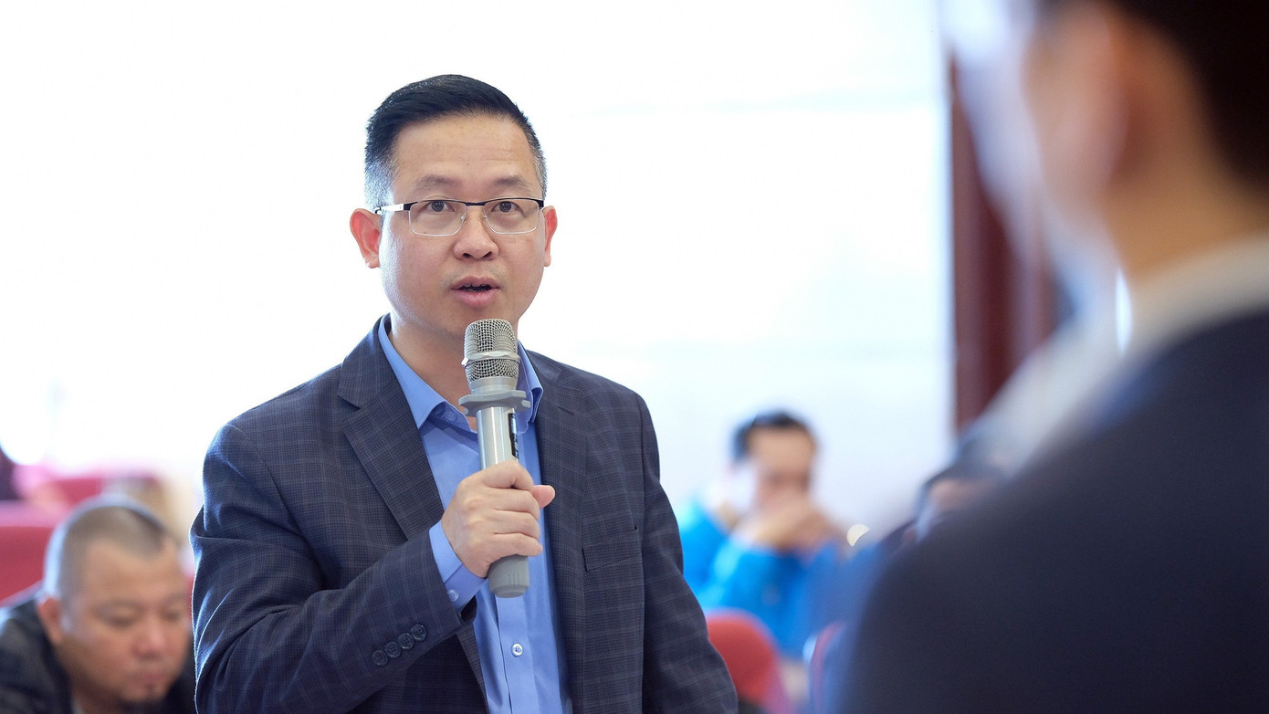 Cán bộ, đảng viên báo Tiền Phong trao đổi với diễn giả. Ảnh: Mạnh Thắng. Cán bộ, đảng viên báo Tiền Phong trao đổi với diễn giả. Ảnh: Mạnh Thắng.