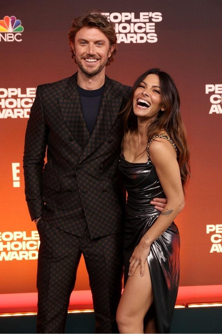 Sarah Shahi và bạn trai kém 5 tuổi sóng đôi tại một sự kiện. Sarah Shahi và bạn trai kém 5 tuổi sóng đôi tại một sự kiện.