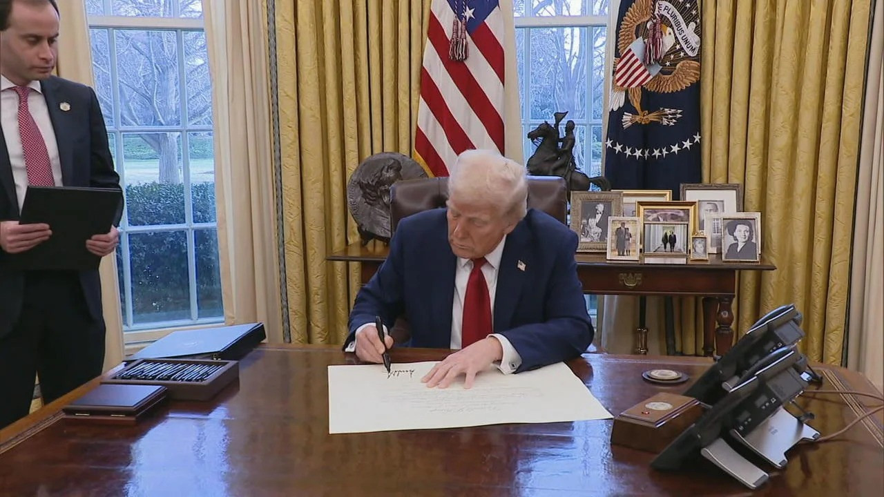 Nhiều nước lo lắng, tìm cách đáp trả lệnh áp thuế nhập khẩu của ông Trump. Nhiều nước lo lắng, tìm cách đáp trả lệnh áp thuế nhập khẩu của ông Trump.