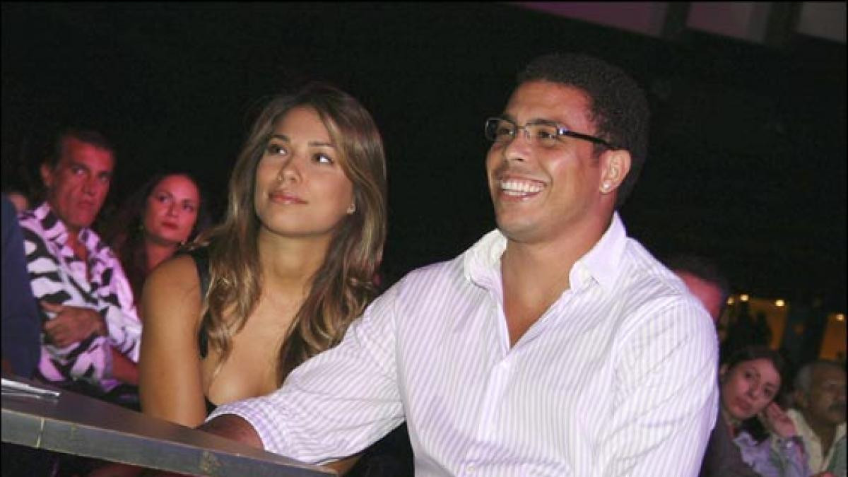 Cuộc hôn nhân của Ro béo kéo dài đến 7 năm. Nhiều người cho rằng cầu thủ sinh năm 1976 tìm được bến đỗ cuối cùng. Song, anh quyết định ly hôn vợ sau 7 năm chung sống. Ronaldo có hai con chung với người vợ kỹ sư.