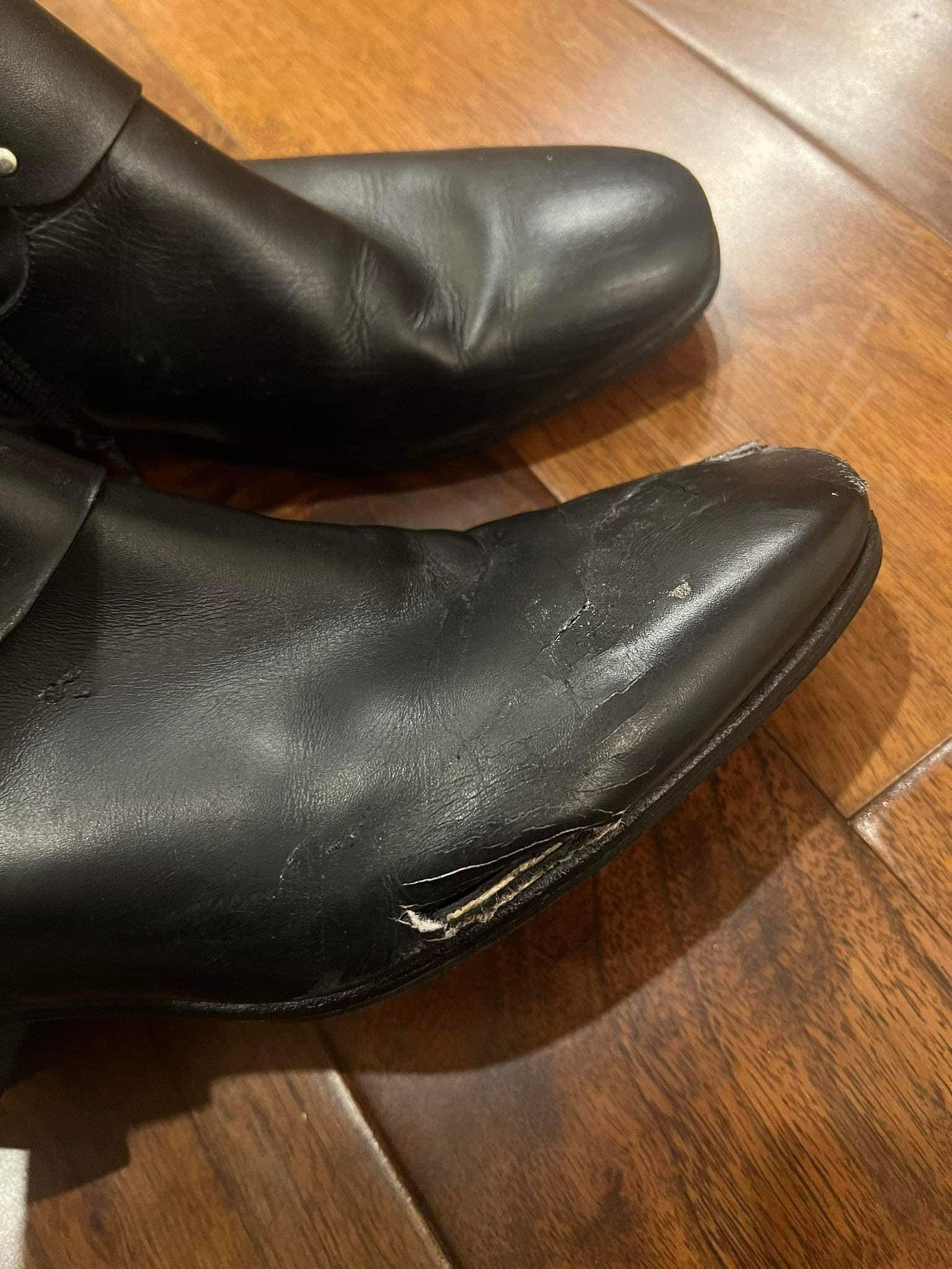 Đàm Vĩnh Hưng nhập viện vì sự cố trên sân khấu. Đàm Vĩnh Hưng nhập viện vì sự cố trên sân khấu.