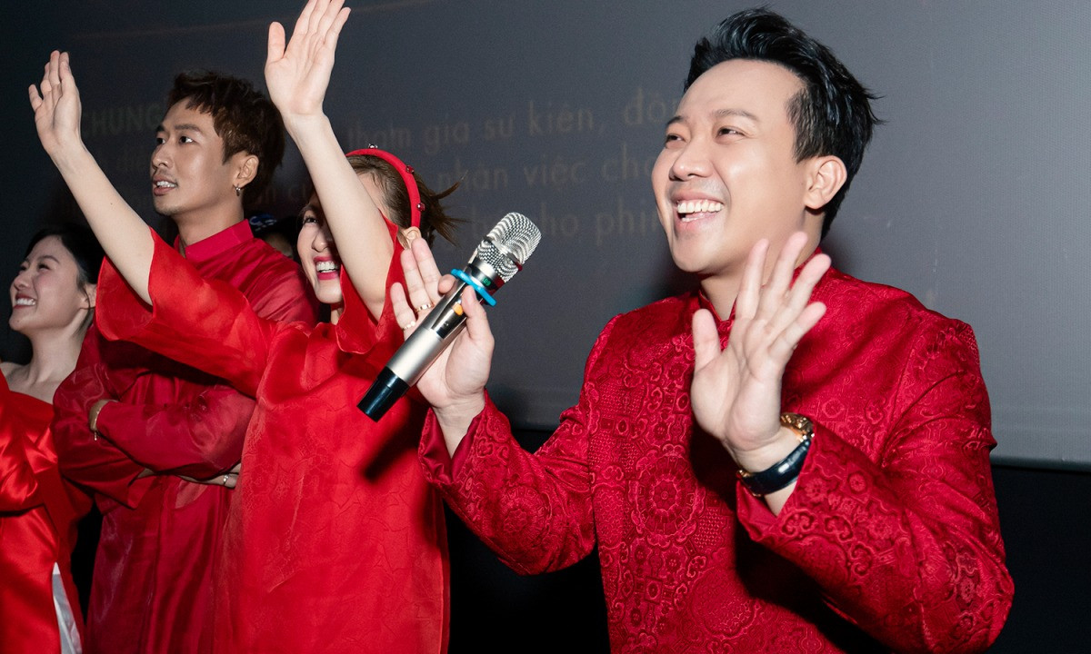 Trấn Thành là đạo diễn nghìn tỷ đầu tiên của Việt Nam. Trấn Thành là đạo diễn nghìn tỷ đầu tiên của Việt Nam.