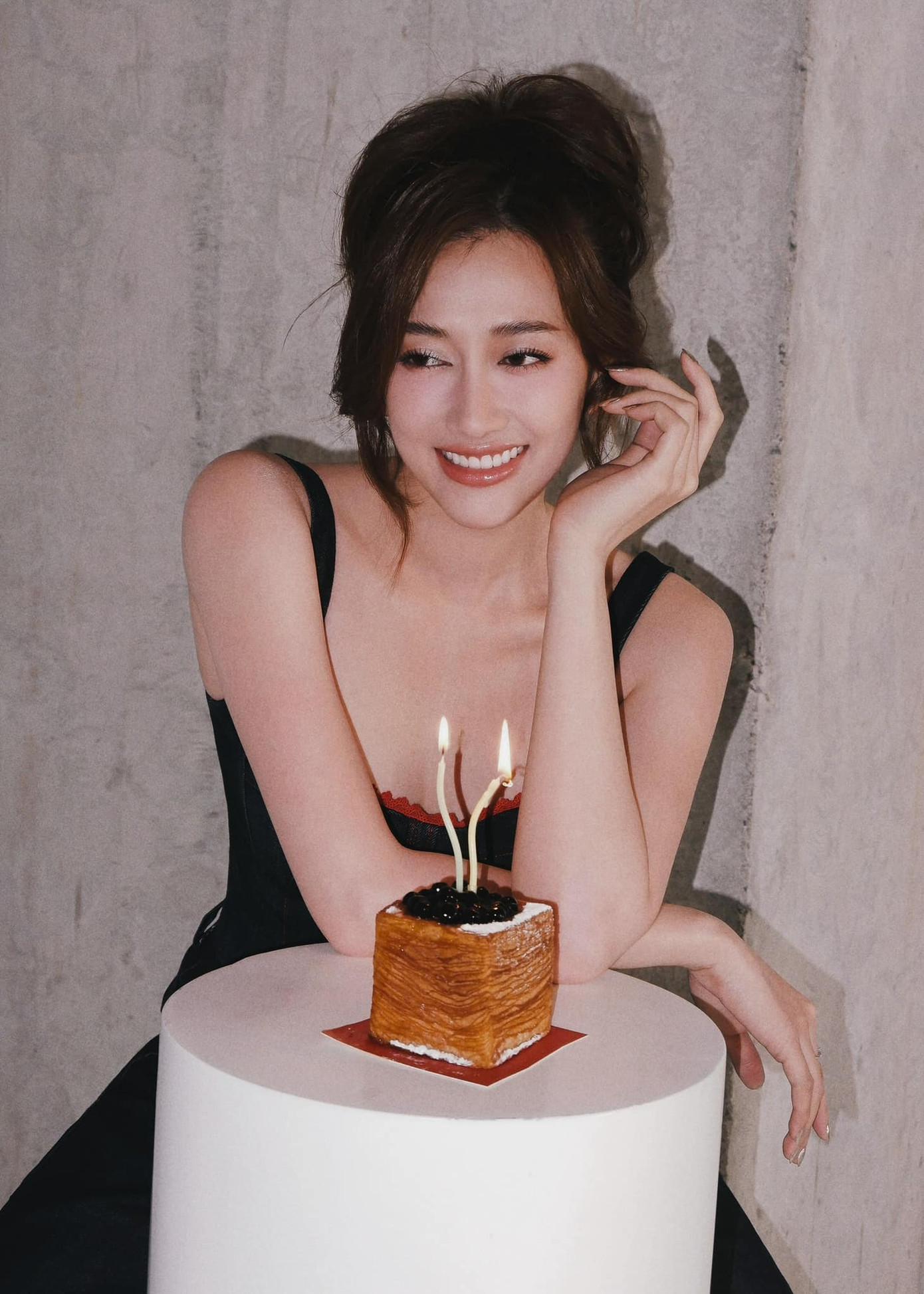 Giữa tháng 11, Phương Lan đăng ảnh mừng tuổi mới với dòng chữ "tự do tự tại và thành công". Giữa tháng 11, Phương Lan đăng ảnh mừng tuổi mới với dòng chữ "tự do tự tại và thành công".