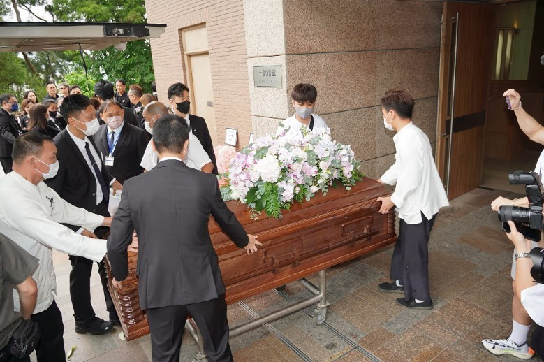 Lễ di quan của Coco Lee diễn ra sáng 1/8. Lễ di quan của Coco Lee diễn ra sáng 1/8.