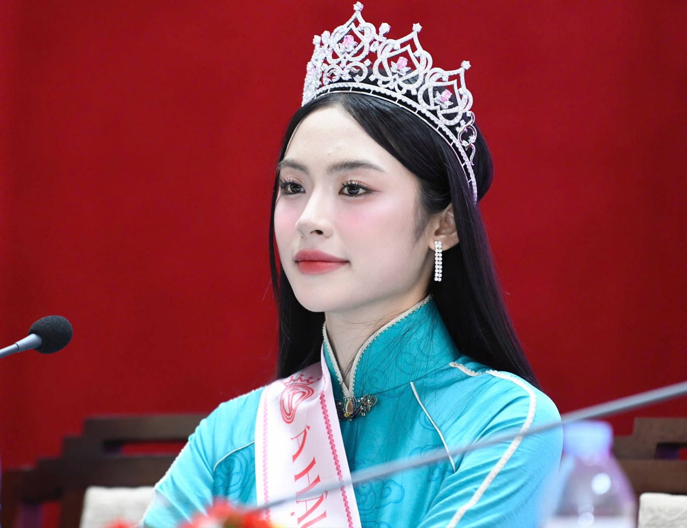 Cận nhan sắc Á hậu 2 Hoa hậu Việt nam 2024 Vân Nhi sau đêm đăng quang.