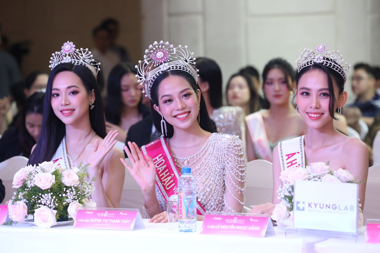 Sau đêm chung kết Hoa hậu Việt Nam 2022, Hoa hậu Huỳnh Thị Thanh Thủy, Á hậu Thùy Linh, Ngọc Hằng và các cô gái có buổi ra mắt báo chí. Đây là lần đầu Top 3 Hoa hậu Việt Nam 2022 xuất hiện với tư cách đương kim hoa hậu, á hậu trước truyền thông.