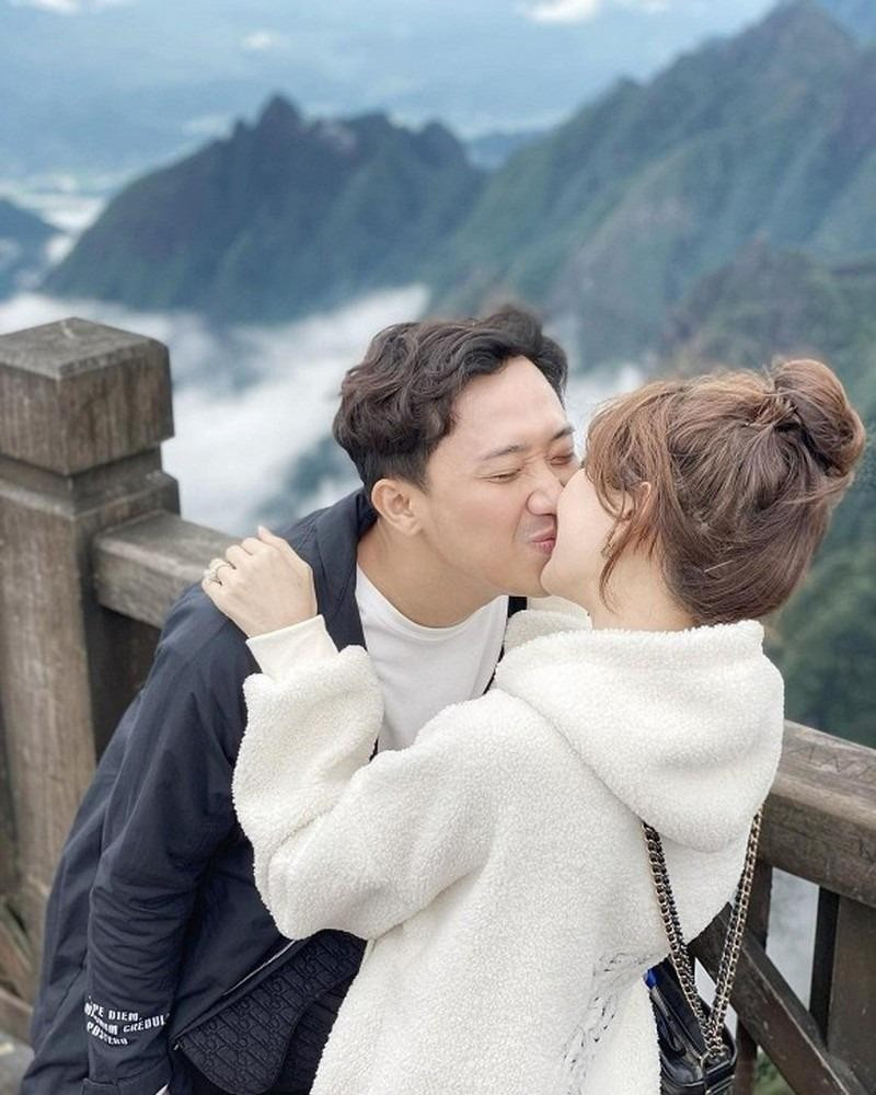 Trấn Thành và Hari Won về chung nhà từ năm 2016. Trấn Thành và Hari Won về chung nhà từ năm 2016.