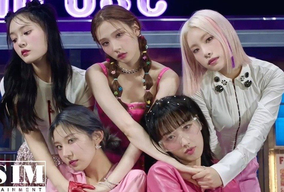 Nhóm nhạc Mimiirose do Lim Chang Jung thành lập và quản lý. Nhóm nhạc Mimiirose do Lim Chang Jung thành lập và quản lý.