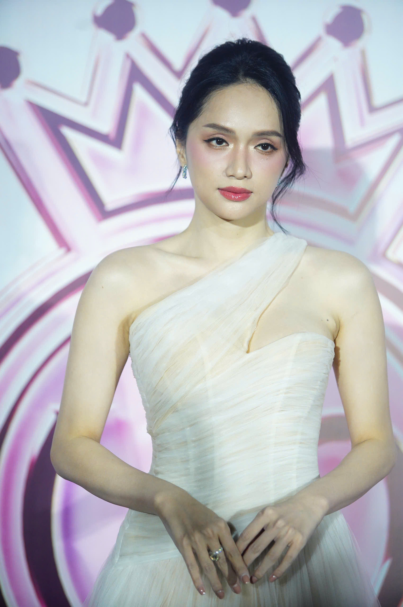 Bà Nguyễn Hương Giang - đại diện đơn vị sản xuất truyền hình thực tế, thực hiện sân khấu đêm chung khảo Hoa hậu Việt Nam 2024 - trên thảm đỏ.