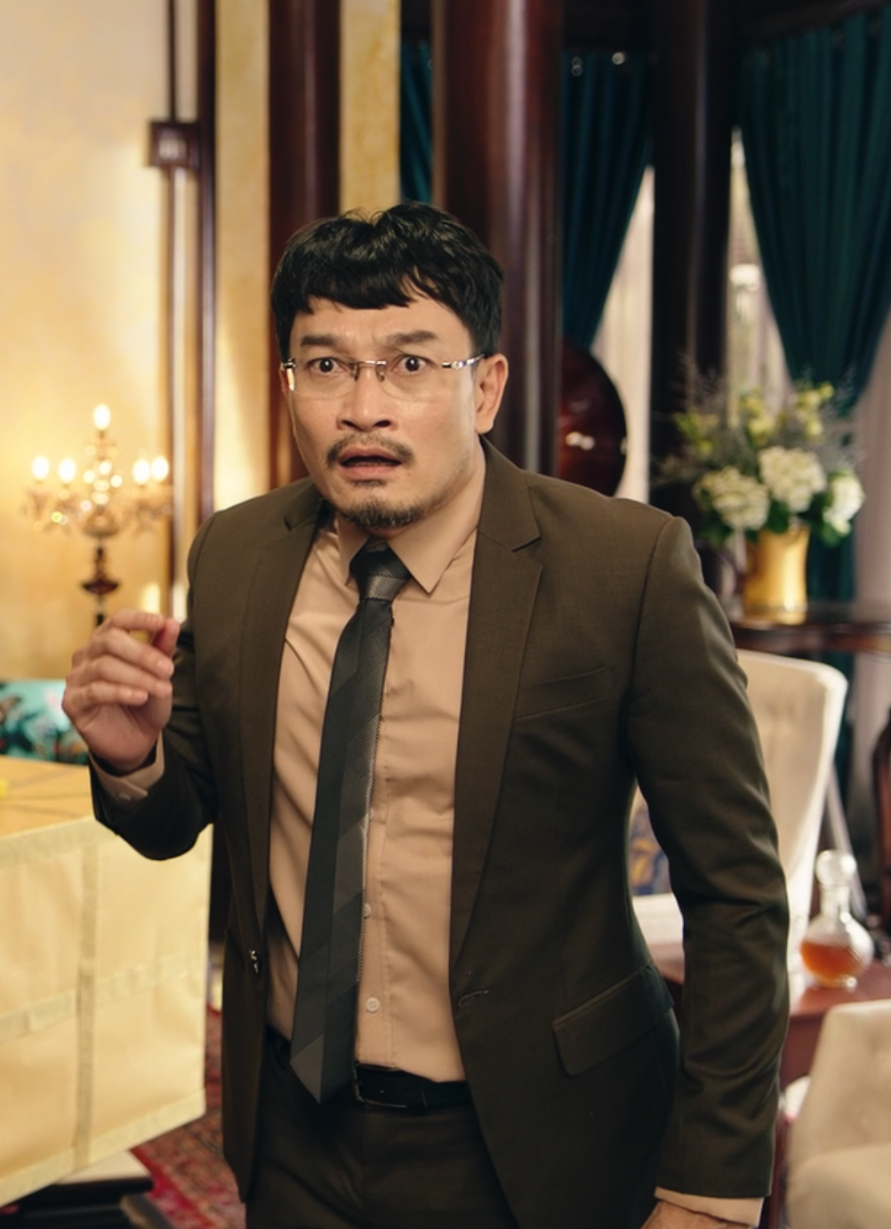 Tạo hình của Trương Minh Quốc Thái và Việt Hương trong Trà. Tạo hình của Trương Minh Quốc Thái và Việt Hương trong Trà.