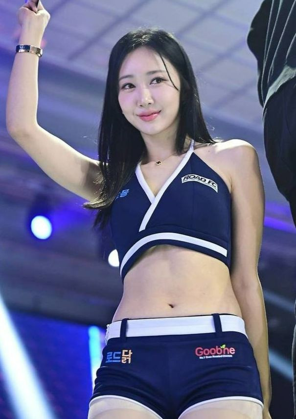 Chân dung người mẫu Shin Hae Ri.