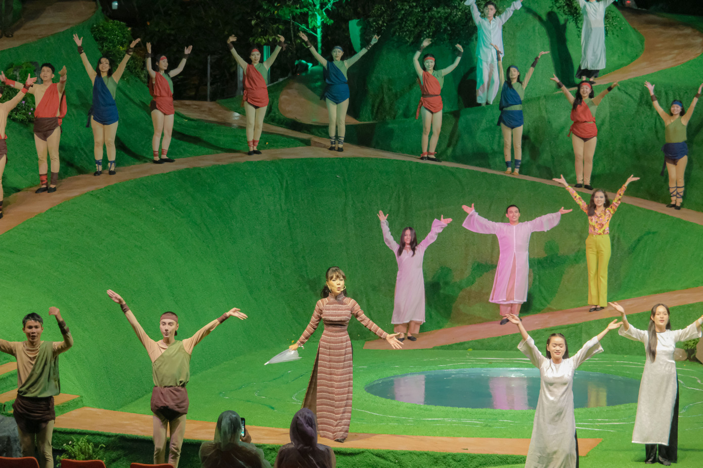 Chương trình thực cảnh diễn ra tại biệt điện nổi tiếng một thời. Nay, biệt điện chính thức có tên mới là Madam de Dalat.