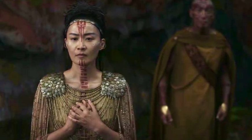 Trong bom tấn đang thu 66 tỷ đồng tại rạp Việt, theo Box Office Vietnam, tính đến sáng 2/4, Trần Pháp Lai đóng vai người cai trị bộ tộc Iwi sống ở Trái Đất rỗng. Nhân vật của cô xuất hiện trong nhiều phân cảnh, là mắt xích quan trọng dẫn đến việc Godzilla và Kong hợp tác chống lại quái thú Shimo và Skar King.