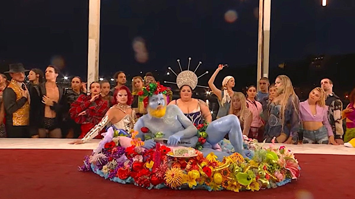 Khoảnh khắc báng bổ Thiên chúa giáo bị chỉ trích nặng nề. Khoảnh khắc báng bổ Thiên chúa giáo bị chỉ trích nặng nề.