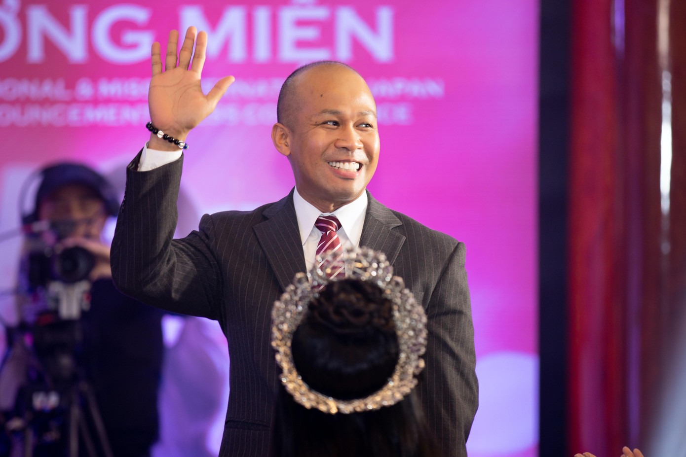 Ngoài ra, sự kiện còn có mặt ông Stephen Inventor-Diáz - giám đốc truyền thông của tổ chức Miss International. Do vướng lịch trình công việc, Á hậu Phương Anh - đại diện Việt Nam tại đấu trường Miss International 2022 - không xuất hiện tại buổi công bố vương miện Hoa hậu Quốc tế. Ngoài ra, sự kiện còn có mặt ông Stephen Inventor-Diáz - giám đốc truyền thông của tổ chức Miss International. Do vướng lịch trình công việc, Á hậu Phương Anh - đại diện Việt Nam tại đấu trường Miss International 2022 - không xuất hiện tại buổi công bố vương miện Hoa hậu Quốc tế.