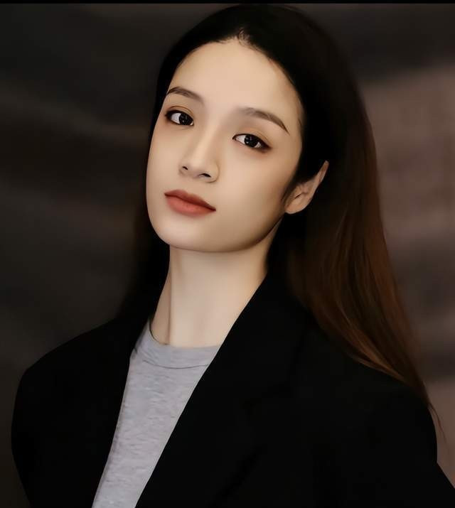 Diễn viên Tần Mai qua đời sau buổi công diễn vở Gấu trúc khổng lồ. Diễn viên Tần Mai qua đời sau buổi công diễn vở Gấu trúc khổng lồ.