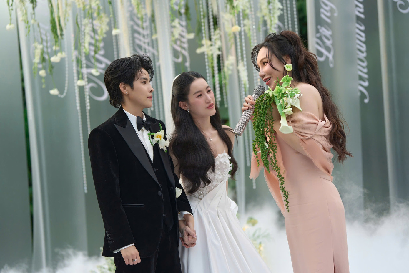 Hồ Quỳnh Hương chia sẻ những lời chúc phúc đến Vũ Cát Tường và bạn gái.