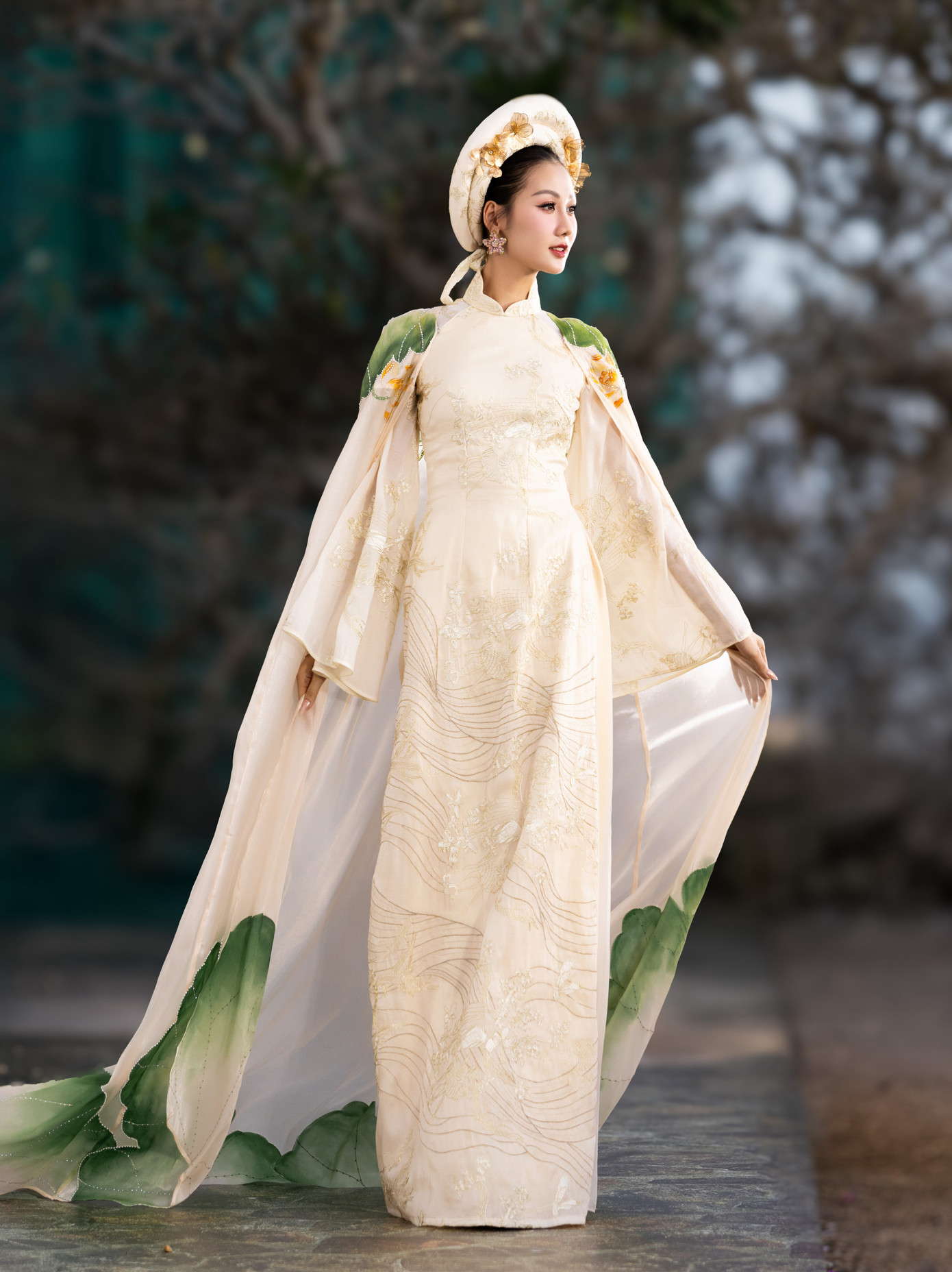 Hoa hậu, nam vương quốc tế diễn áo dài cùng đương kim Mr World tại VBFF 9. Hoa hậu, nam vương quốc tế diễn áo dài cùng đương kim Mr World tại VBFF 9.