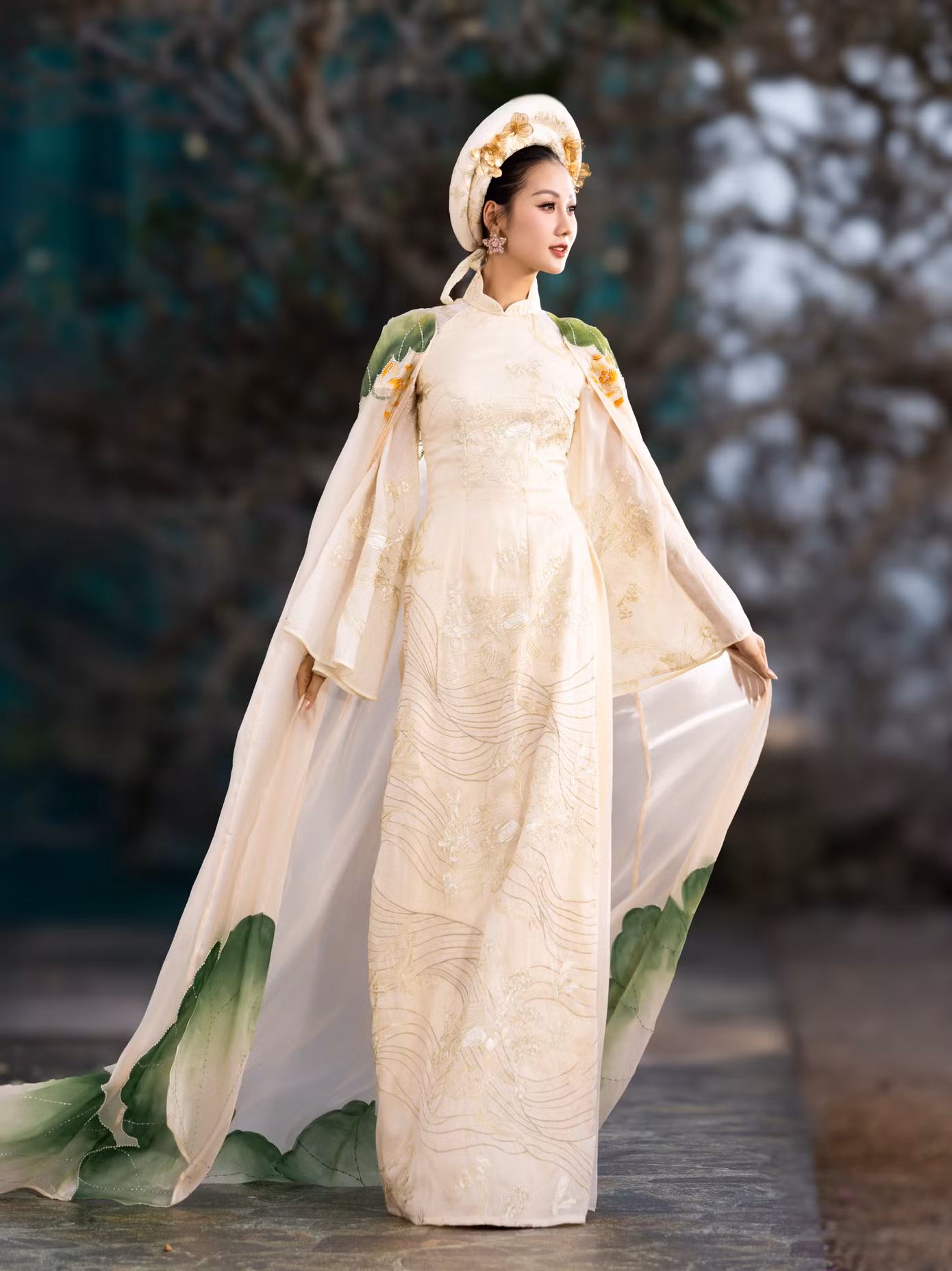 Hoa hậu, nam vương quốc tế diễn áo dài cùng đương kim Mr World tại VBFF 9. Hoa hậu, nam vương quốc tế diễn áo dài cùng đương kim Mr World tại VBFF 9.