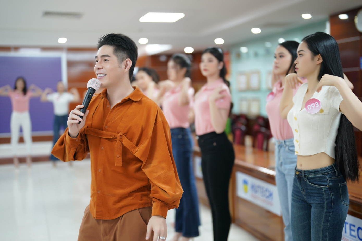 Ngày 16/11, 56 thí sinh được đào tạo kỹ năng catwalk nâng cao cùng đạo diễn catwalk Nguyễn Hưng Phúc. Sau một tuần học những kỹ năng căn bản, huấn luyện viên chuyên môn truyền dạy những bài học cao cấp hơn để các cô gái sẵn sàng tỏa sáng cho đêm chung khảo, chung kết.