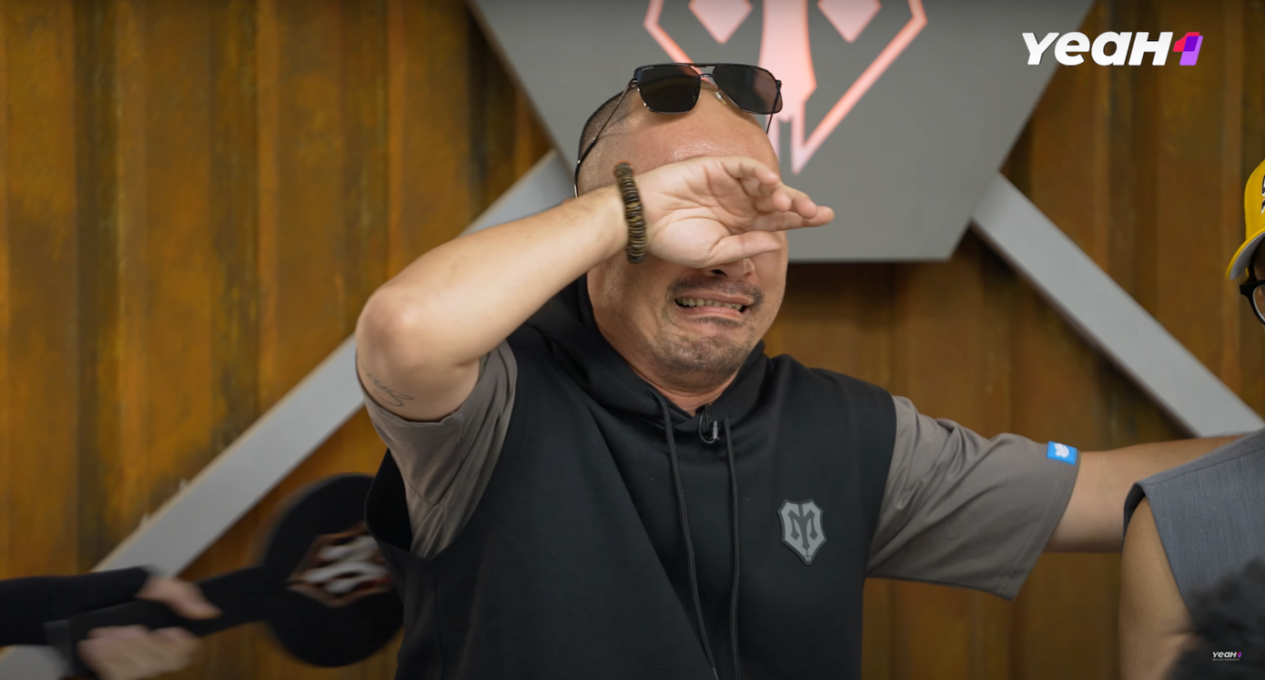 Tiến Luật dùng chiêu trong phần chọn đội.