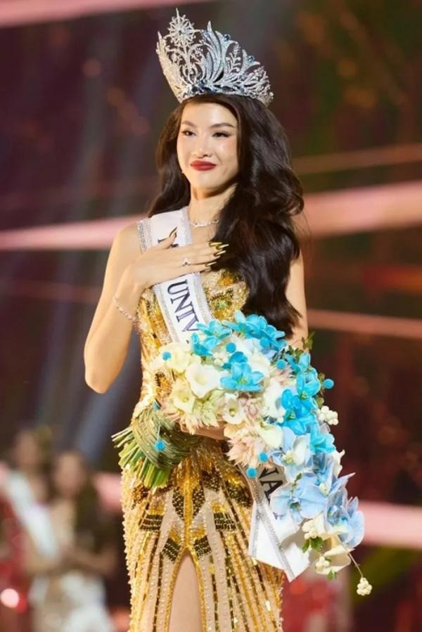 Bùi Quỳnh Hoa trong đêm chung kết Miss Universe Vietnam 2023. Bùi Quỳnh Hoa trong đêm chung kết Miss Universe Vietnam 2023.