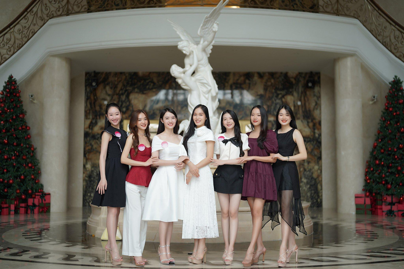 Các thí sinh đang ráo riết tập luyện, chuẩn bị cho đêm chung khảo. Các thí sinh đang ráo riết tập luyện, chuẩn bị cho đêm chung khảo.