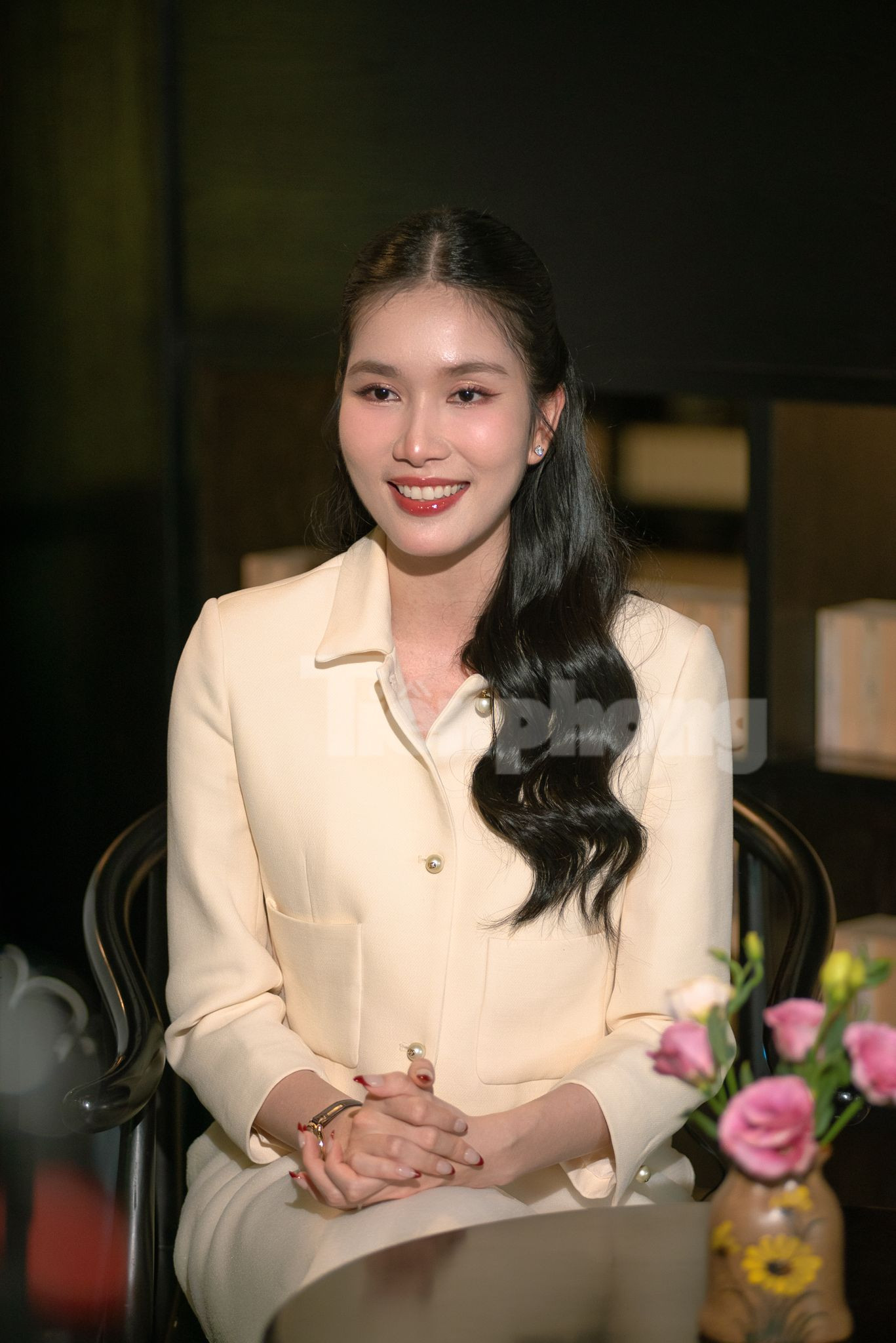 Phương Anh cho biết để làm được công việc MC song ngữ, nhà sáng tạo nội dung số, cô vẫn tiếp tục học hỏi và trau dồi: "Giao tiếp tốt tiếng Anh chỉ là một phần để làm tốt công việc MC song ngữ. Tôi phải tiếp tục học cách ứng biến, xử lý tình huống và hoàn thiện bản thân từng ngày".