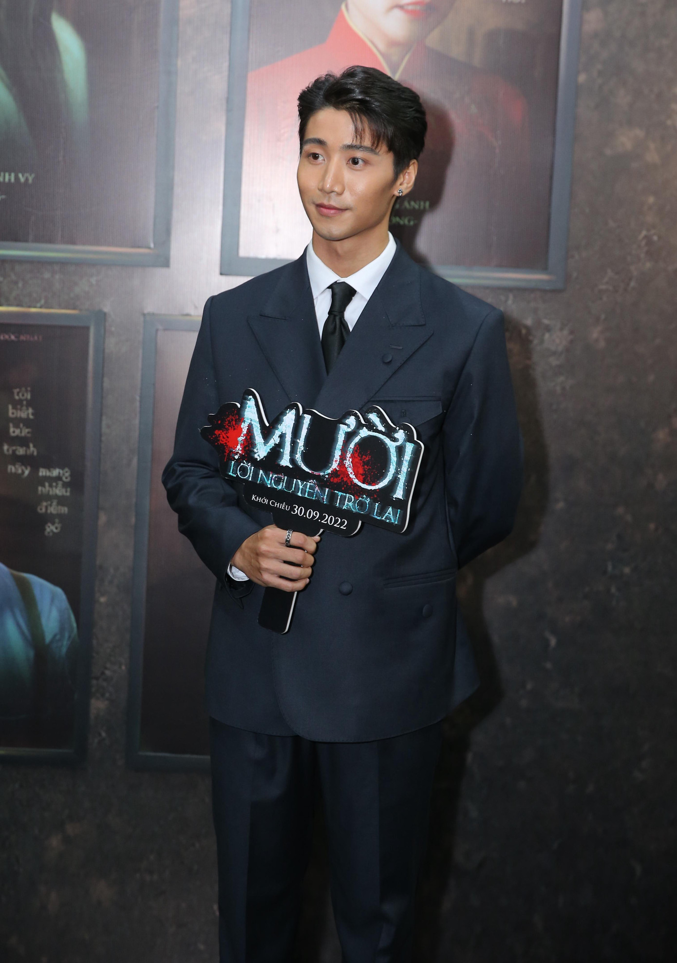 Tôn Kinh Lâm đảm nhận vai trò người tình của Chi Pu trong phim. Người mẫu trẻ đang có nhiều cơ hội thăng tiến khi xuất hiện trong dự án điện ảnh có sự góp mặt của dàn diễn viên nổi tiếng như Anh Thư, Hồng Ánh, Đinh Y Nhung, Bình Minh...