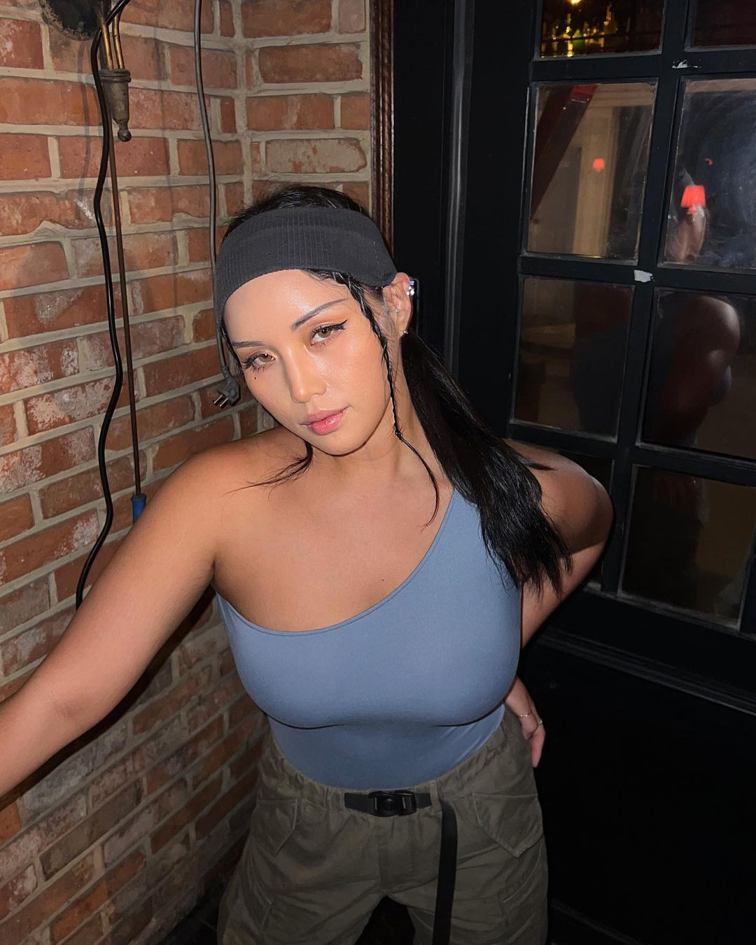 Hiện, Ah Seung Yeon tự hào về hình thể và danh hiệu Người quyến rũ nhất của cuộc thi Người mẫu ngoại cỡ. Cô không có ý định giảm cân, cân nặng đạt 80 kg.