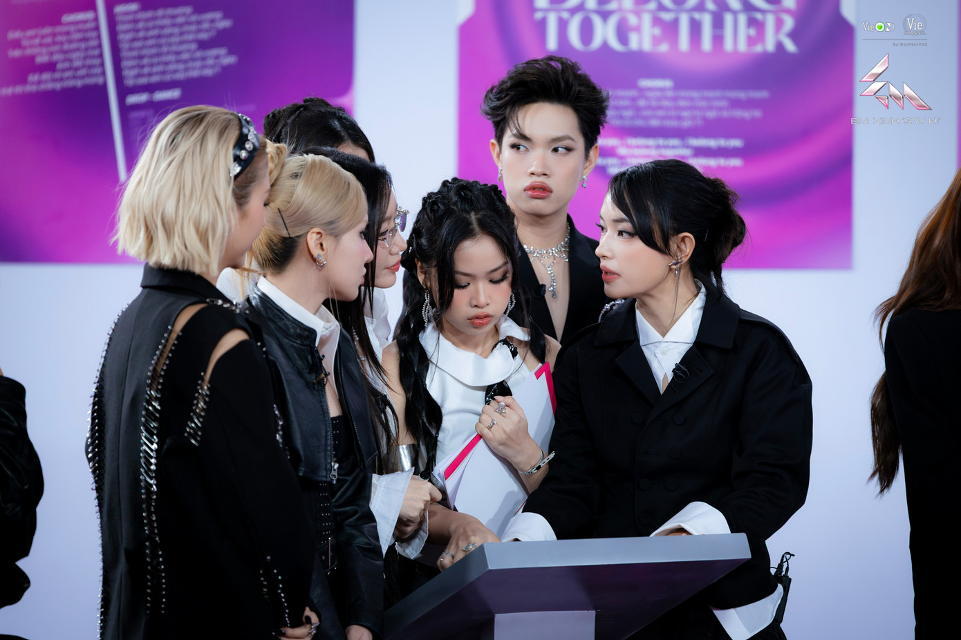 Các đội mất thêm 3 tiếng cho vòng đấu giá ca khúc cho Live stage 2. Các đội mất thêm 3 tiếng cho vòng đấu giá ca khúc cho Live stage 2.