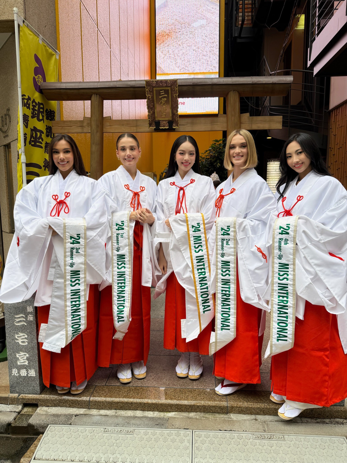 Top 5 Miss International có nhiều hoạt động quảng bá văn hóa tại Nhật Bản. Top 5 Miss International có nhiều hoạt động quảng bá văn hóa tại Nhật Bản.