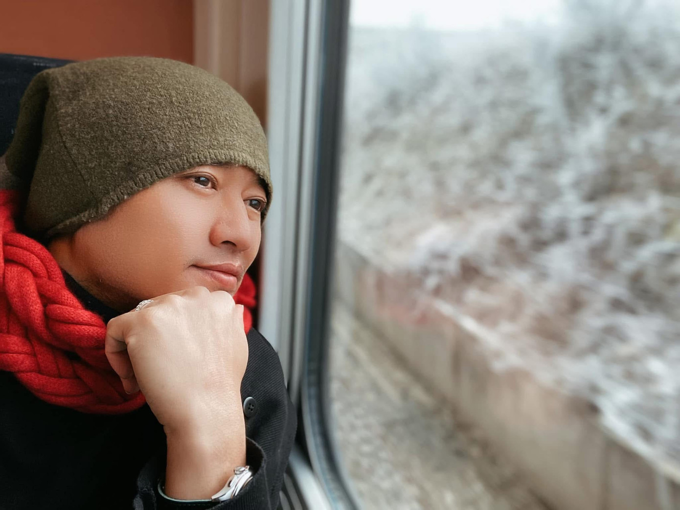 Nhiều nghệ sĩ chia buồn, mong Quý Bình bình an sau 5 năm chống chọi bạo bệnh. Khán giả và đồng nghiệp luôn nhớ những vai diễn, hình ảnh hiền lành, chân chất của nam diễn viên. Nhiều nghệ sĩ chia buồn, mong Quý Bình bình an sau 5 năm chống chọi bạo bệnh. Khán giả và đồng nghiệp luôn nhớ những vai diễn, hình ảnh hiền lành, chân chất của nam diễn viên.