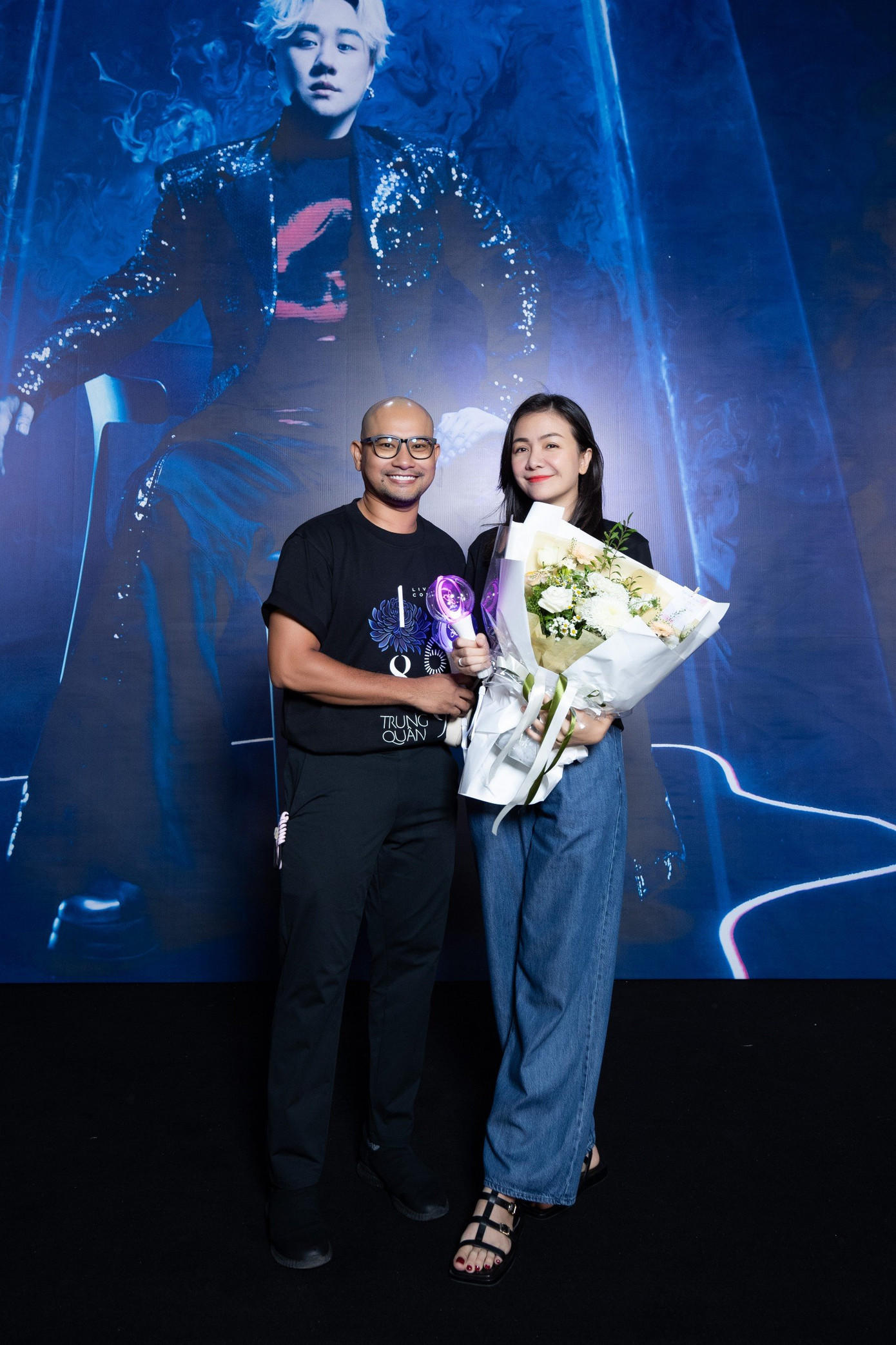 Huỳnh Đông và Ái Châu về nước thăm gia đình, tranh thủ thời gian đi xem show ca nhạc của Trung Quân Idol. Vợ chồng nam diễn viên định cư ở Canada từ cuối năm 2023.