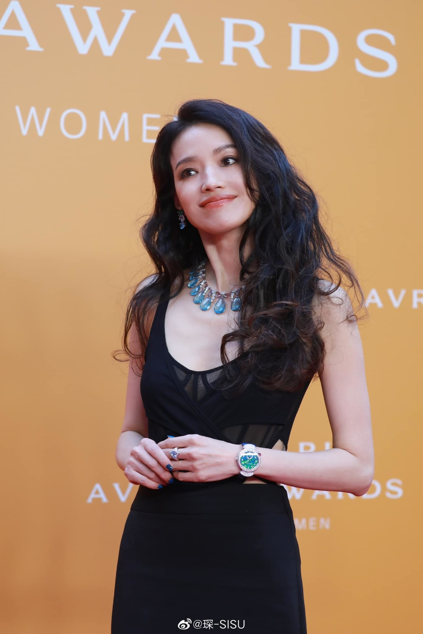 Thư Kỳ đẹp không góc chết ở tuổi 47.