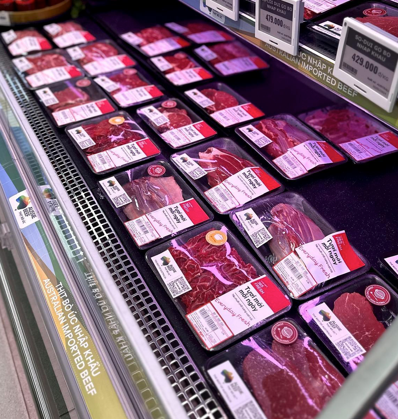 “Chúng tôi đảm bảo, với mỗi đồng tiền bỏ ra, các bạn sẽ nhận lại được giá trị xứng đáng” - đại diện Hiệp hội khẳng định. Hiệp hội cũng hỗ trợ tư vấn kỹ thuật pha lóc, giúp các doanh nghiệp tư vấn sản phẩm phù hợp cho khách hàng. “Chúng tôi đảm bảo, với mỗi đồng tiền bỏ ra, các bạn sẽ nhận lại được giá trị xứng đáng” - đại diện Hiệp hội khẳng định. Hiệp hội cũng hỗ trợ tư vấn kỹ thuật pha lóc, giúp các doanh nghiệp tư vấn sản phẩm phù hợp cho khách hàng.