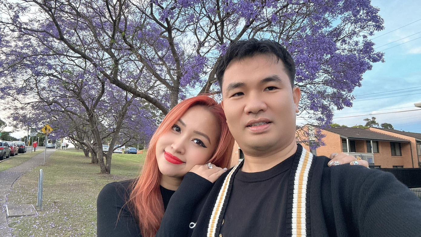 Tham gia hai phần Nhật ký Vàng Anh, Vân Hugo sau đó được biết đến nhiều trong vai trò MC. Trước khi tìm được hạnh phúc hiện tại, nữ diễn viên trải qua nhiều biến cố, từ việc kết hôn ở tuổi 23, ly hôn sau 4 năm chung sống và nuôi con một mình. Cô còn chống chọi nhiều căn bệnh như nhược thị, viêm xơ thanh quản.