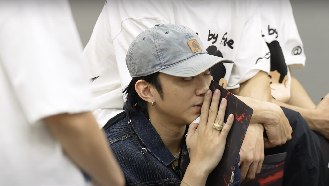 Khoảnh khắc Soobin Hoàng Sơn chờ kết quả loại.