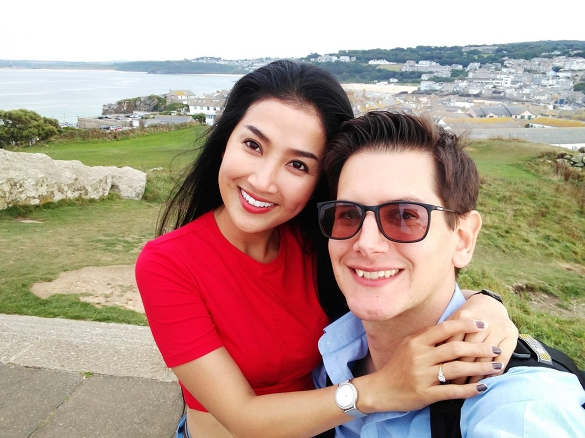 Theo Quỳnh Lam, cô và bạn trai Alex Selcoe chia tay được hơn nửa năm sau 13 năm gắn bó. Nữ diễn viên nói cô chủ động nói lời chia tay vì nhận thấy hết duyên. Hai người chia tay trong êm đẹp, không cãi vã, giận hờn. Theo Quỳnh Lam, cô và bạn trai Alex Selcoe chia tay được hơn nửa năm sau 13 năm gắn bó. Nữ diễn viên nói cô chủ động nói lời chia tay vì nhận thấy hết duyên. Hai người chia tay trong êm đẹp, không cãi vã, giận hờn.