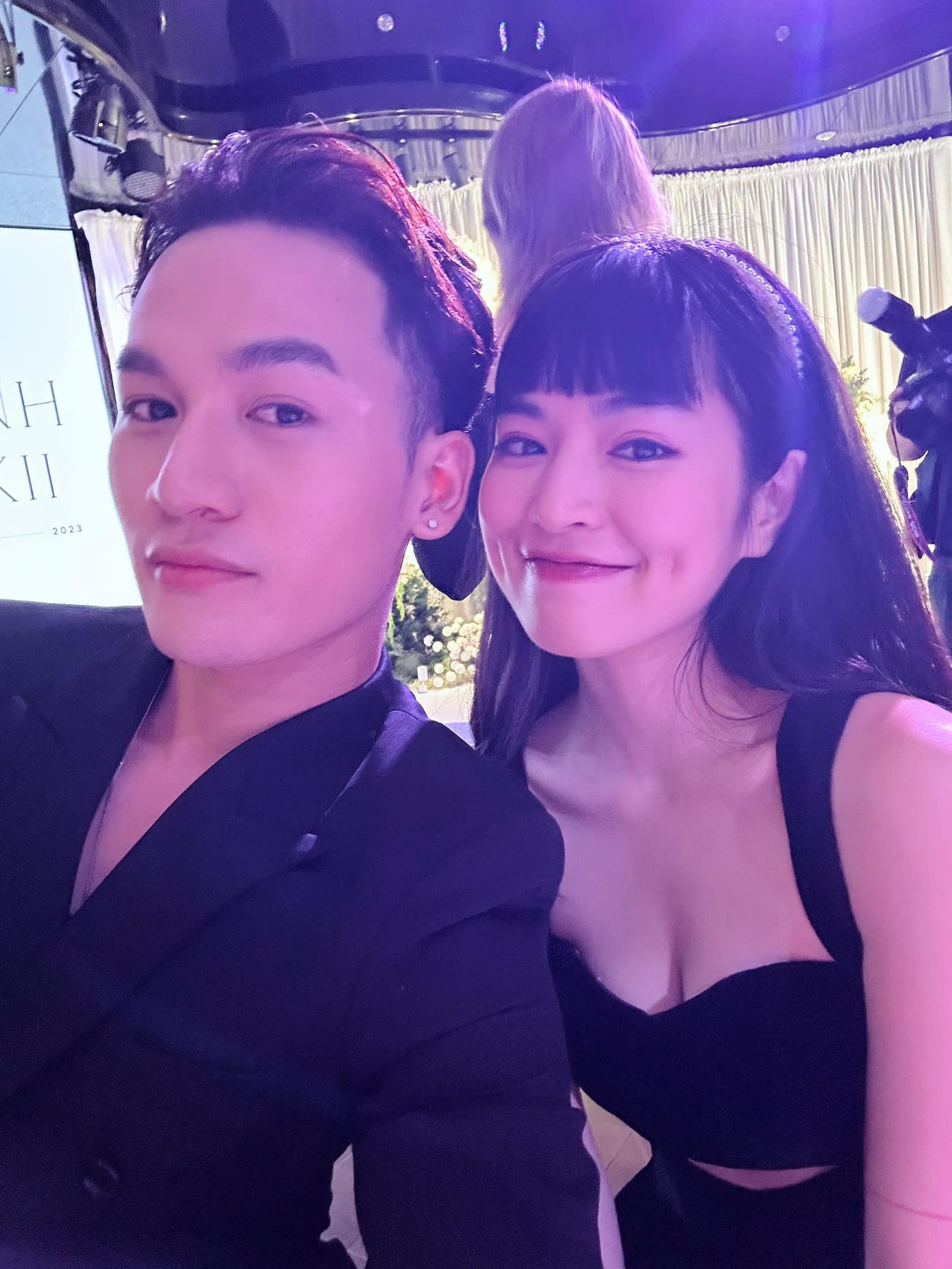 Nữ diễn viên Khánh Vân mặc crop top cúp ngực gợi cảm khi đến dự tiệc cưới đồng nghiệp.