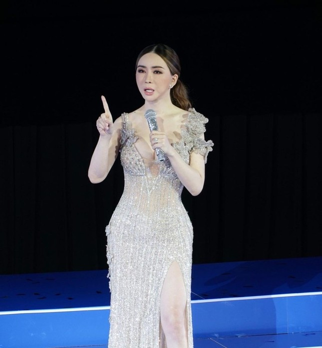 Bà chủ mới của Miss Universe liên tục đưa ra những quy định gây tranh cãi.