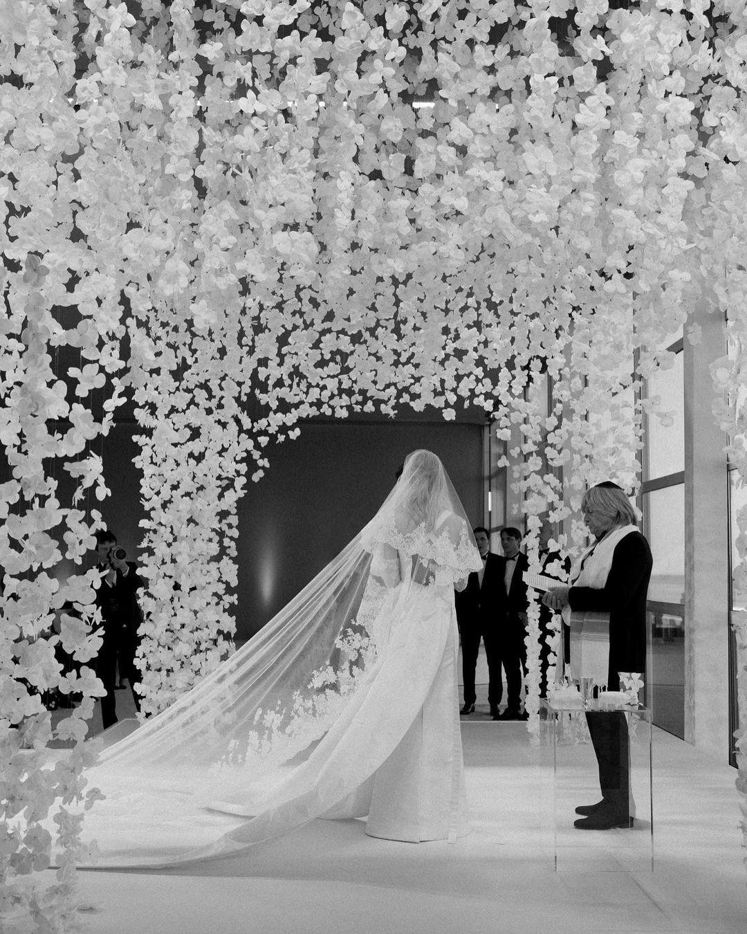 Brooklyn Beckham và Nicola Peltz đăng ảnh mừng kỷ niệm 6 tháng ngày cưới. Ảnh: @hellomagazine. Brooklyn Beckham và Nicola Peltz đăng ảnh mừng kỷ niệm 6 tháng ngày cưới. Ảnh: @hellomagazine.