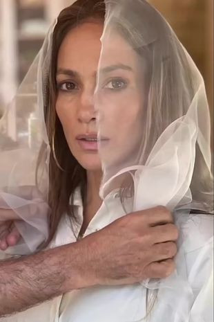 Ảnh chuẩn bị lễ cưới chưa từng công bố của Jennifer Lopez và Ben Affleck. Ảnh chuẩn bị lễ cưới chưa từng công bố của Jennifer Lopez và Ben Affleck.