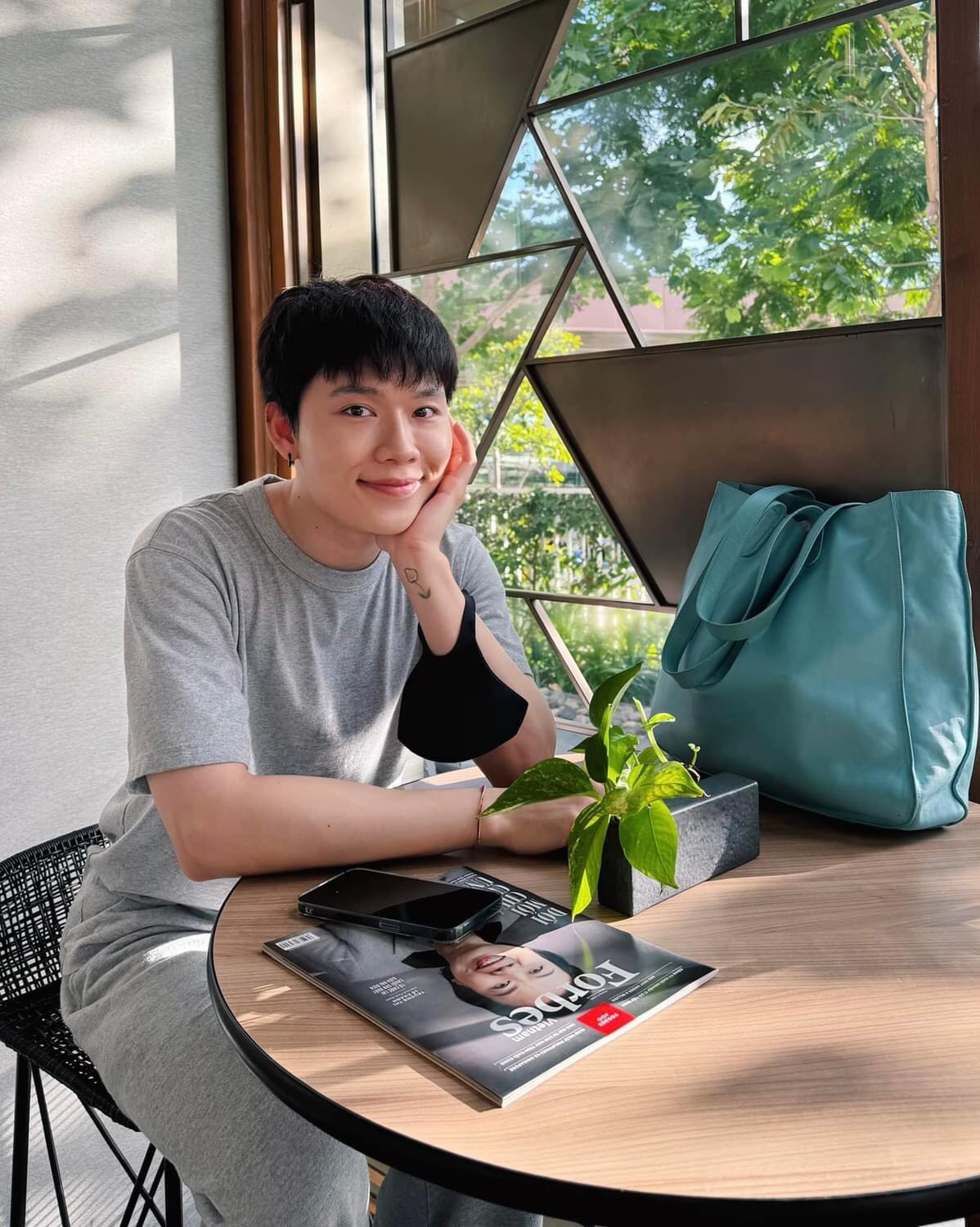 &quot;Vợ hờ&quot; của Gin Tuấn Kiệt cũng có mặt tại Khánh Hòa chuẩn bị dự đám cưới. Trước đó, Quang Trung liên tục gây cười khi gọi Gin Tuấn Kiệt bằng chồng, thậm chí ghép mặt vào ảnh cơ thể của Puka để &quot;giành chồng&quot;.