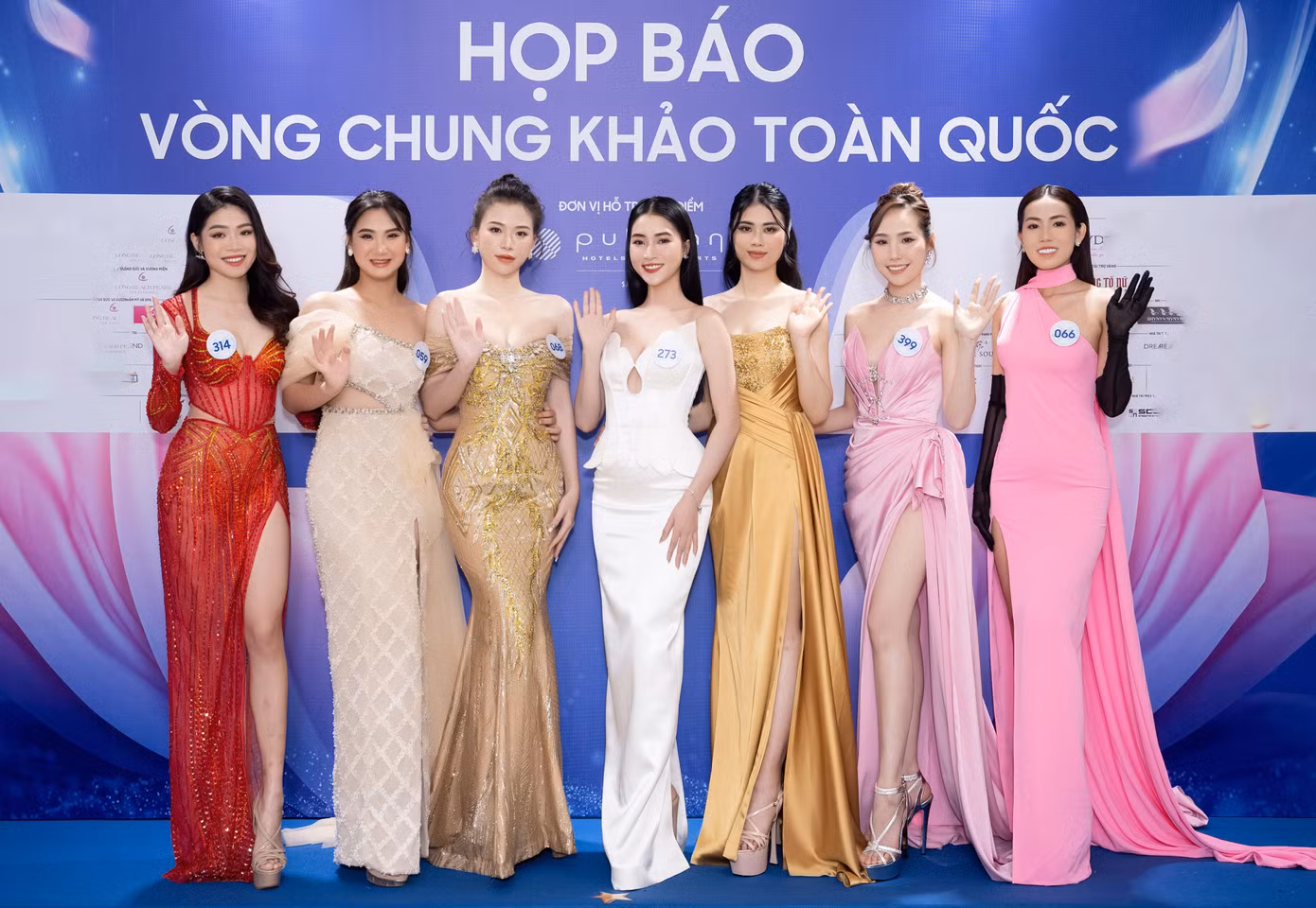 Dàn người đẹp khoe sắc với trang phục dạ hội lộng lẫy.