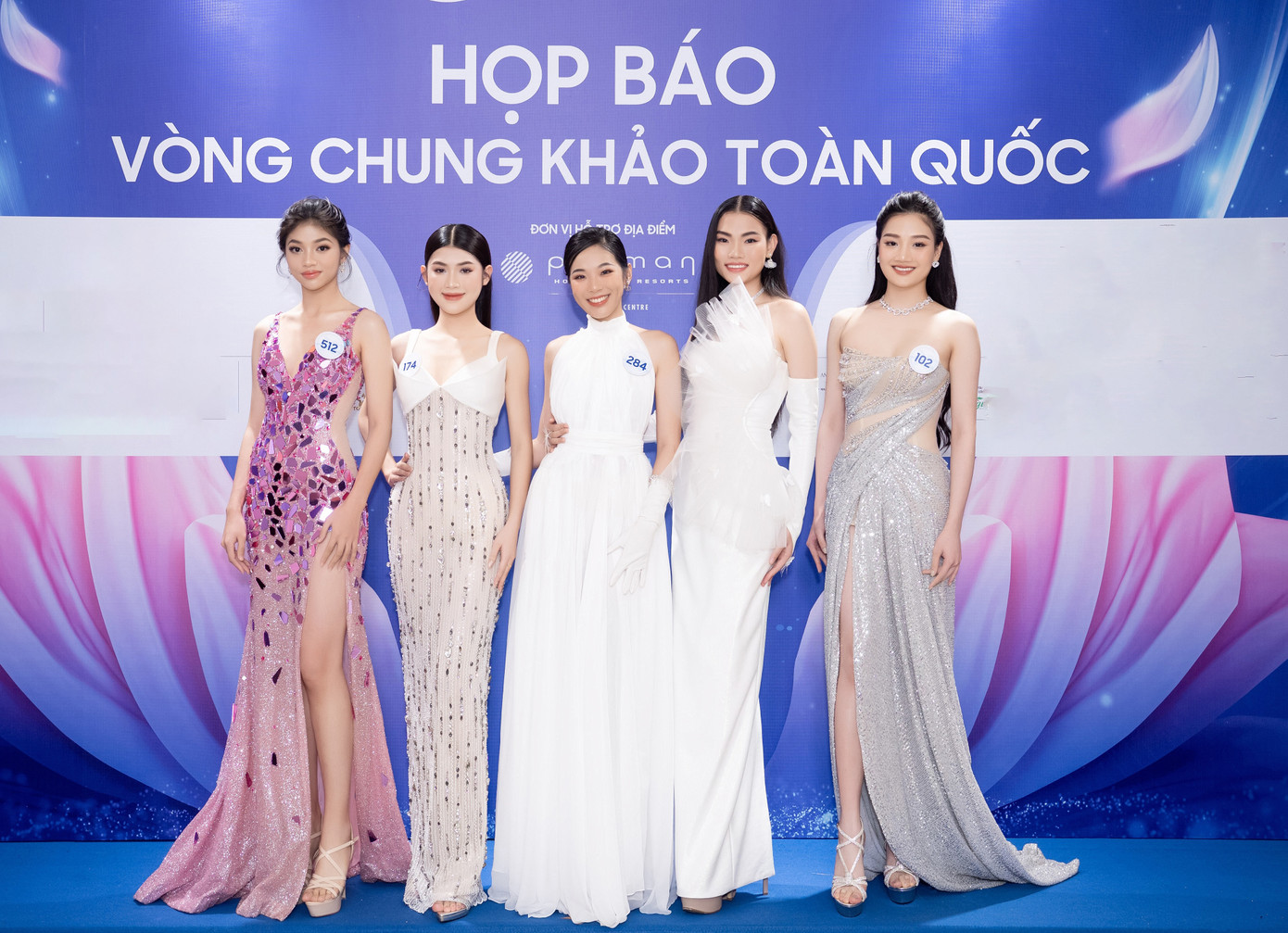 Vòng chung khảo toàn quốc cuộc thi Miss World Vietnam 2023 diễn ra tại TPHCM từ 24/5-1/6. Đây là lần đầu top 59 thí sinh của cuộc thi ra mắt truyền thông. Nguyễn Lê Hoàng Linh (thứ hai từ phải sang) có kinh nghiệm khi vào top 45 Hoa hậu Việt Nam 2022.